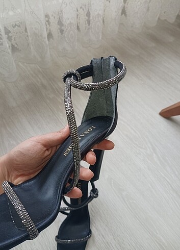 36 Beden siyah Renk Siyah taşlı ince topuklu ayakkabı