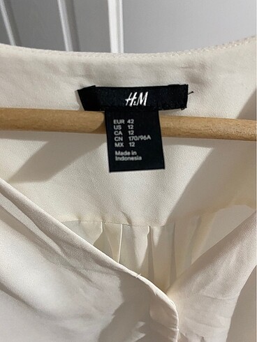42 Beden H&M marka 42 beden bluz
