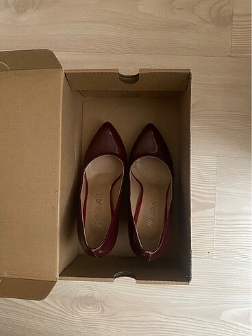 bordo stiletto topuklu ayakkabı