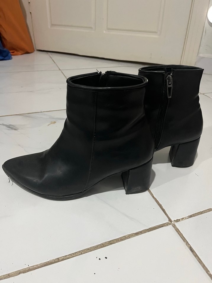 Siyah Deri Topuklu Kadın Bot - Görsel 2