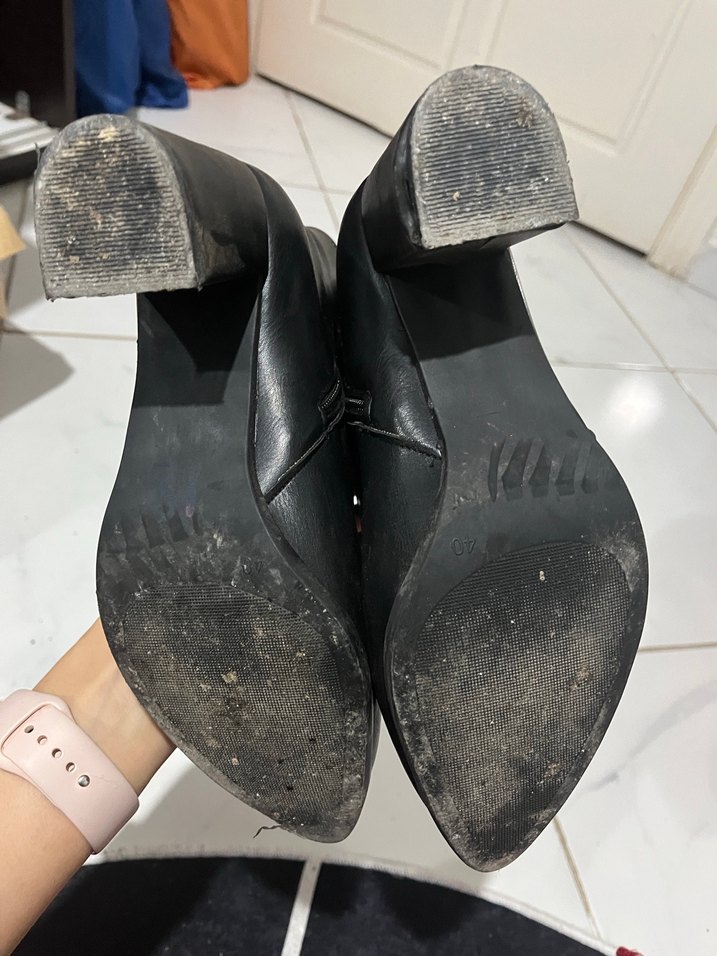 Siyah Deri Topuklu Kadın Bot - Görsel 3