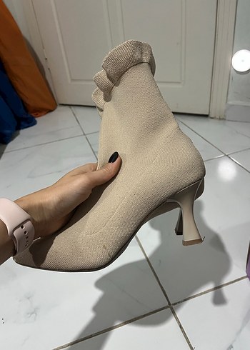 Bej Fırfırlı Stiletto Topuklu Kadın Bot - Görsel 4