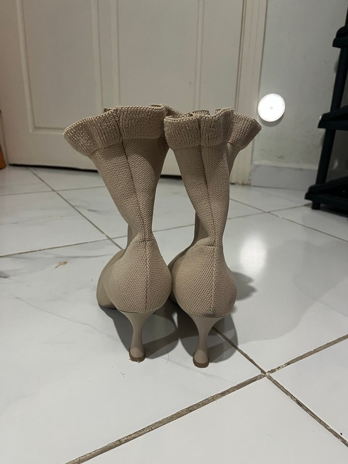 Bej Fırfırlı Stiletto Topuklu Kadın Bot - Görsel 2