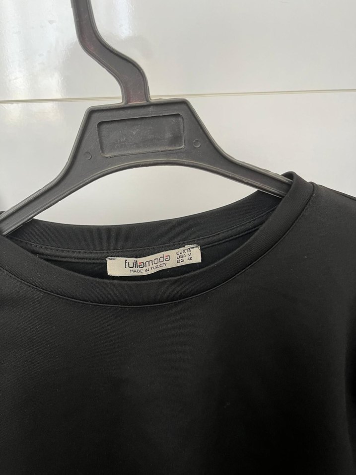 Siyah Uzun Kollu Crop Top - Görsel 3