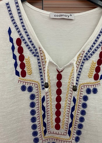 Beyaz yakası işlemeli elbise - Görsel 2