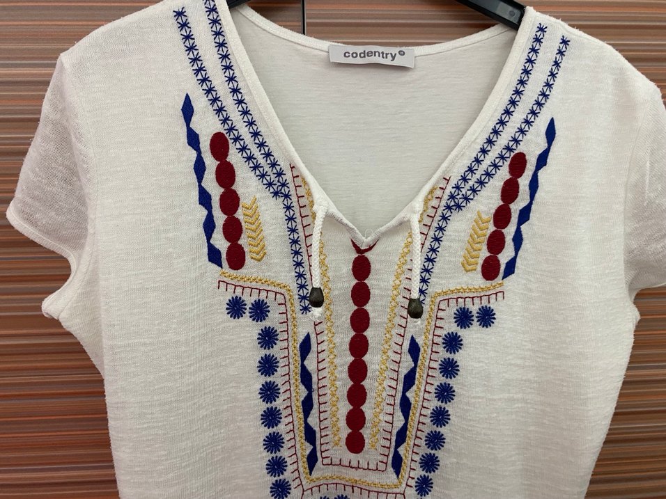 Beyaz yakası işlemeli elbise - Görsel 2