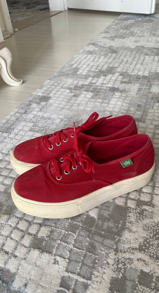 Kırmızı Bağcıklı Kadın Spor Ayakkabı - Görsel 2