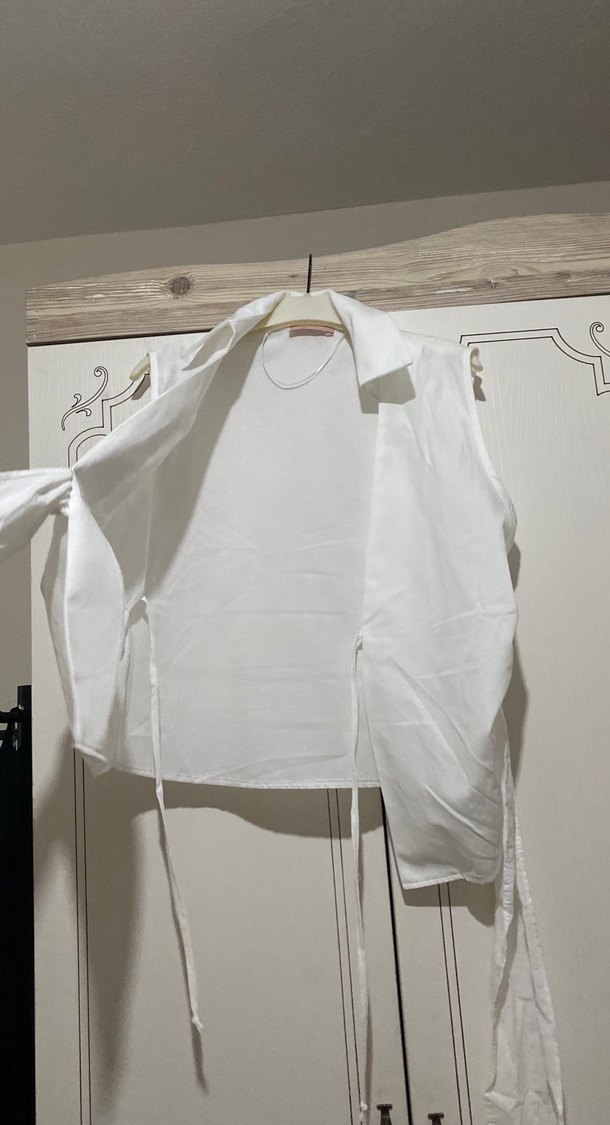 Kolsuz Beyaz Keten Kemerli Mini Gömlek - Görsel 3