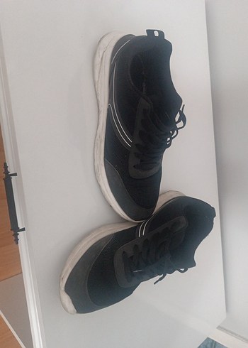 Diğer Siyah Bağcıklı Spor Ayakkabı