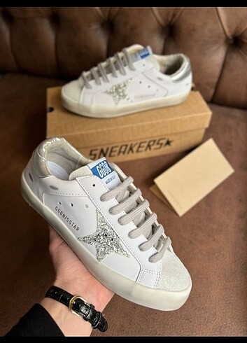 Golden Goose Deluxe Golden goose