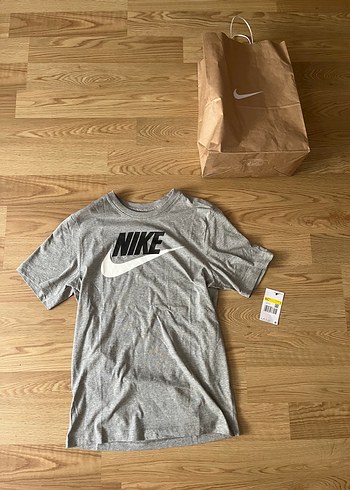 Nike tee