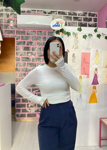 Beyaz Yüksek Yakalı Uzun Kollu Kadın parmak geçirmeli Badi - Görsel 2