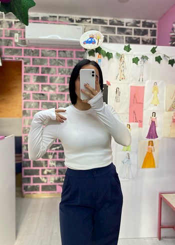 Beyaz Yüksek Yakalı Uzun Kollu Kadın parmak geçirmeli Badi - Görsel 3