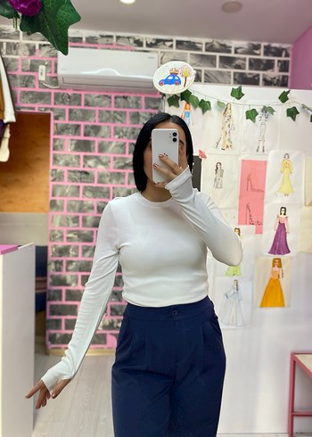 Beyaz Yüksek Yakalı Uzun Kollu Kadın parmak geçirmeli Badi - Görsel 4