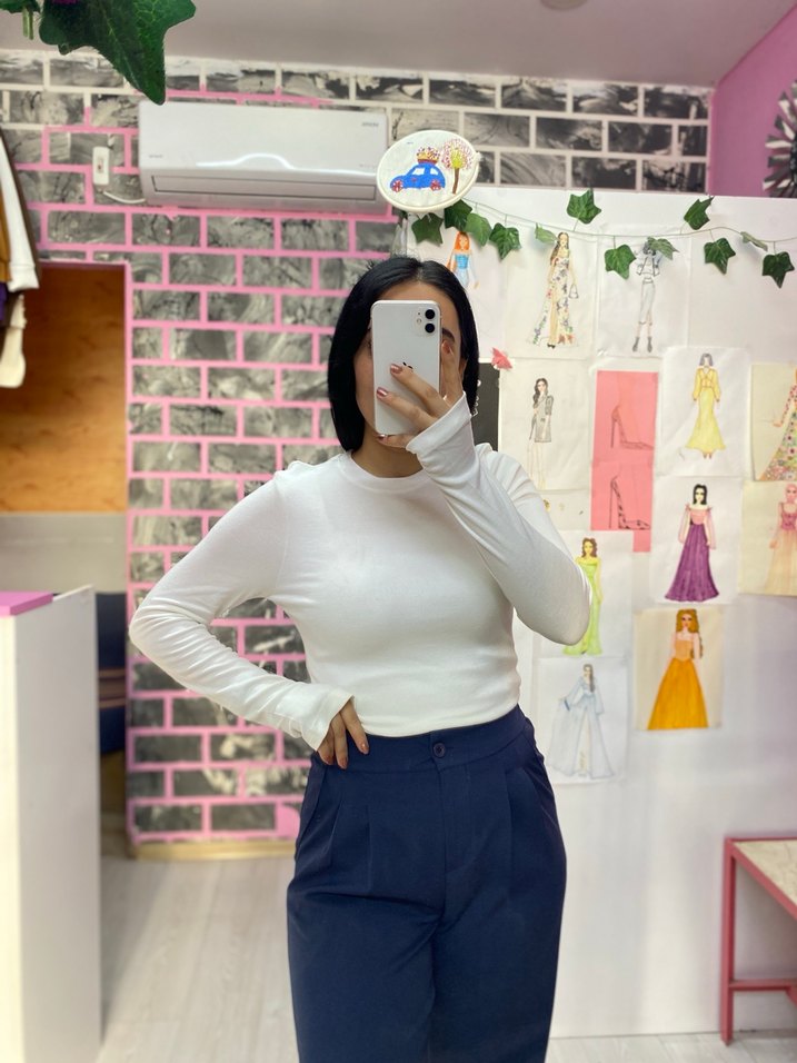 Beyaz Yüksek Yakalı Uzun Kollu Kadın parmak geçirmeli Badi - Görsel 2