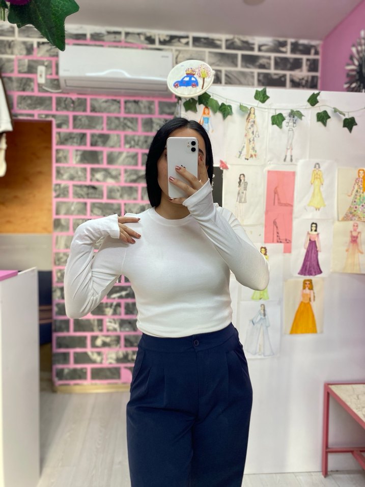 Beyaz Yüksek Yakalı Uzun Kollu Kadın parmak geçirmeli Badi - Görsel 3