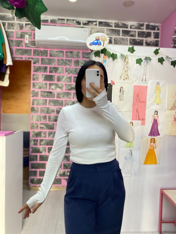 Beyaz Yüksek Yakalı Uzun Kollu Kadın parmak geçirmeli Badi - Görsel 4