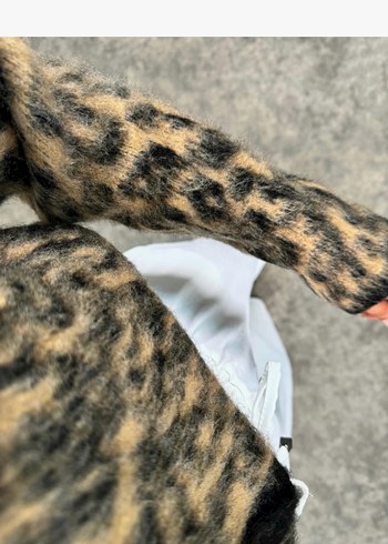 Kahverengi Leopar Desenli Kısa Hırka - Görsel 3