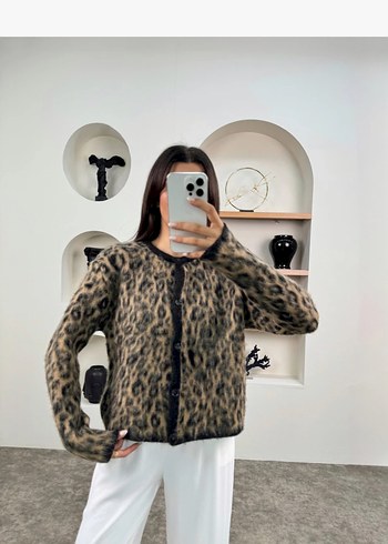 Kahverengi Leopar Desenli Kısa Hırka - Görsel 2