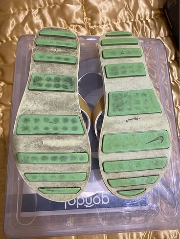 37 Beden yeşil Renk Nike parmak arası terlik orijinal