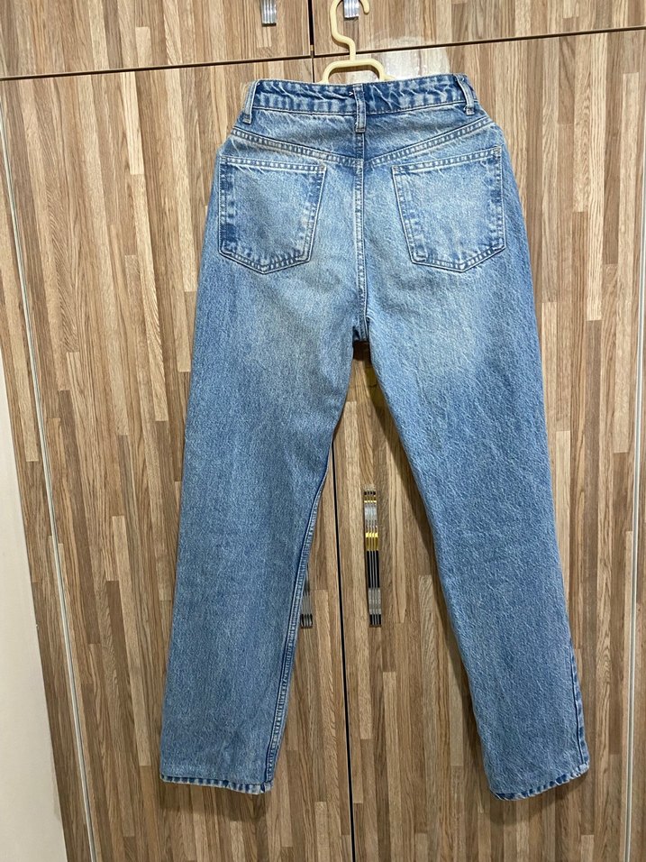 Yırtıklı kot Pantolon - Görsel 4