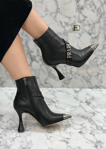 Siyah Deri Stiletto Topuklu Kadın Bot