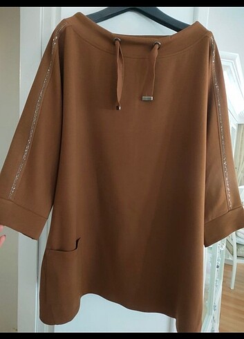 Taba rengi taşlı bluz