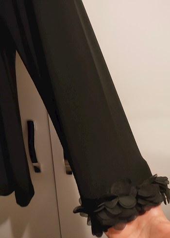 Siyah Uzun Kollu yaka ve kollar çiçek tüllü hırka - Görsel 4