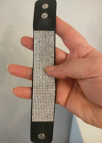 siyah üzeri gümüş taşlı bileklik - Görsel 2