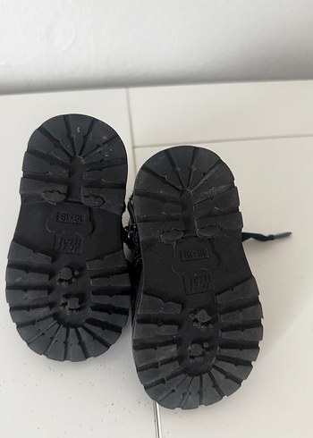 19 Beden HM Kız Çocuk Siyah Bot