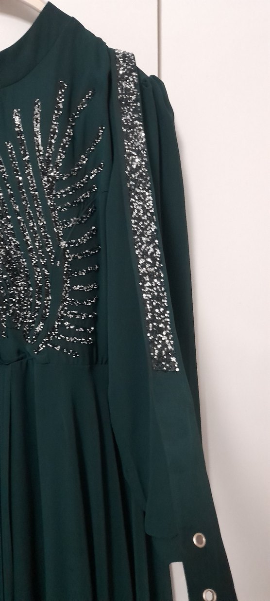 Uzun Kollu Yeşil Pilili Abiye Elbise Tesettür - Görsel 3