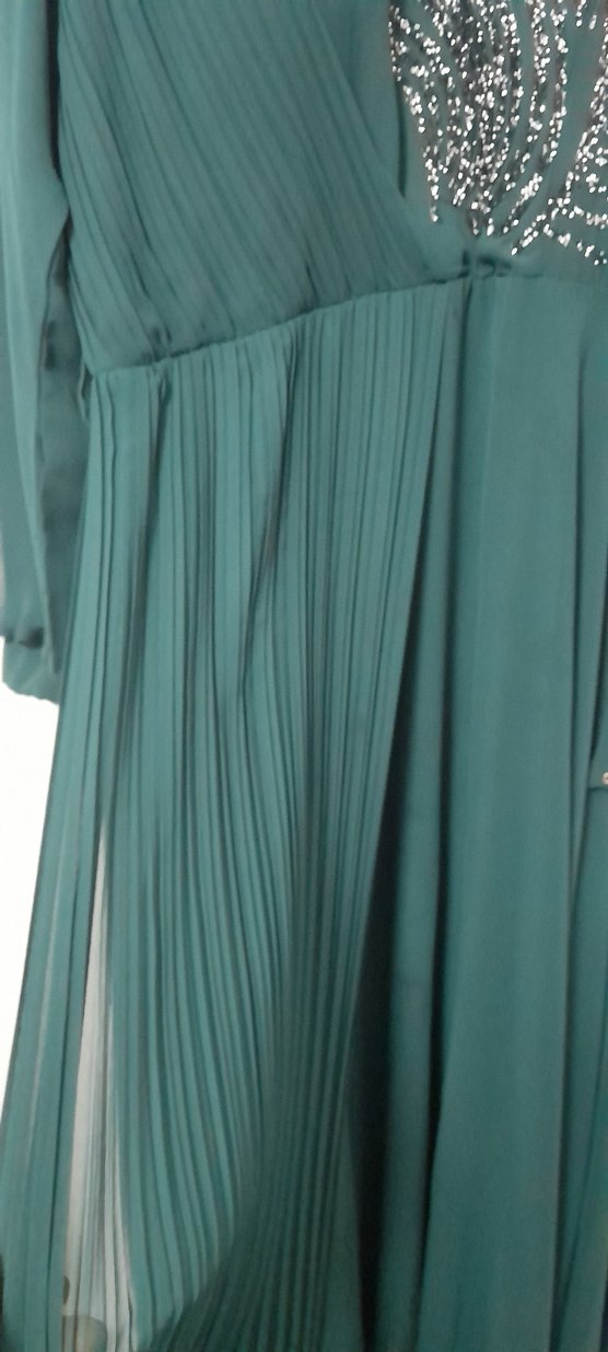 Uzun Kollu Yeşil Pilili Abiye Elbise Tesettür - Görsel 2