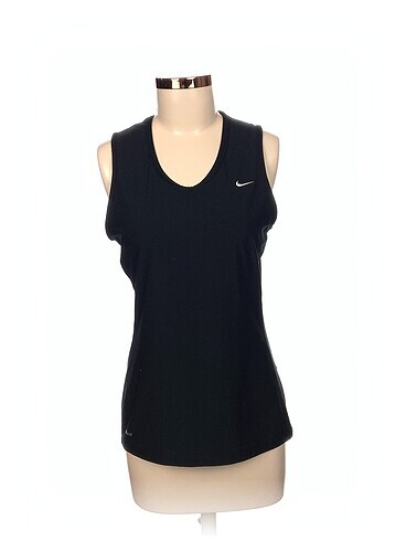 Nike T-shirt %70 İndirimli.