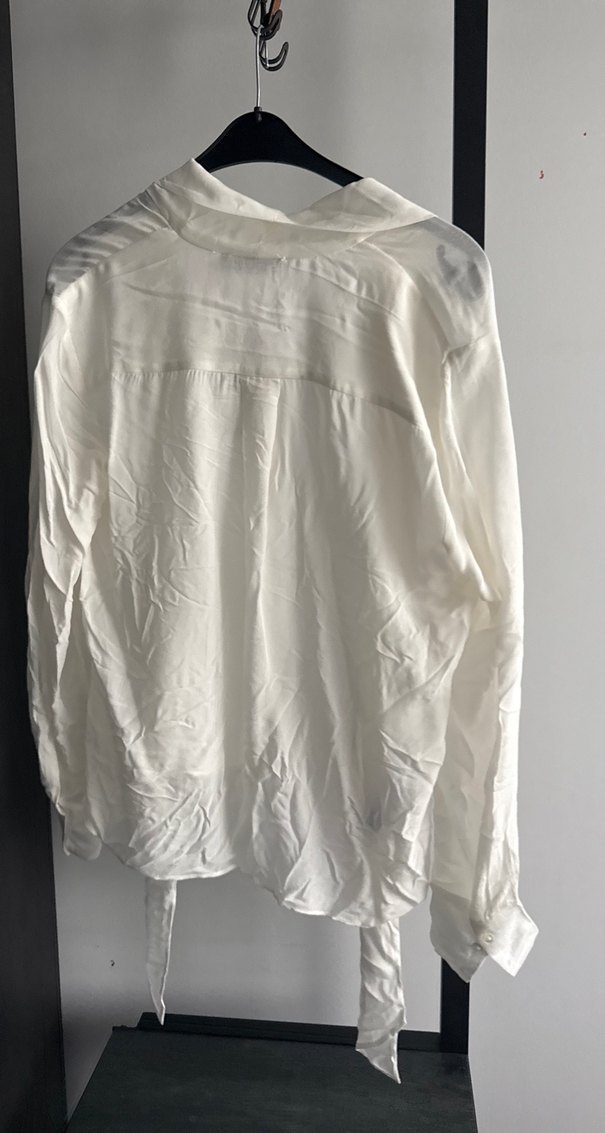 V Yaka Beyaz Keten Uzun Kollu Salaş Gömlek - Görsel 2