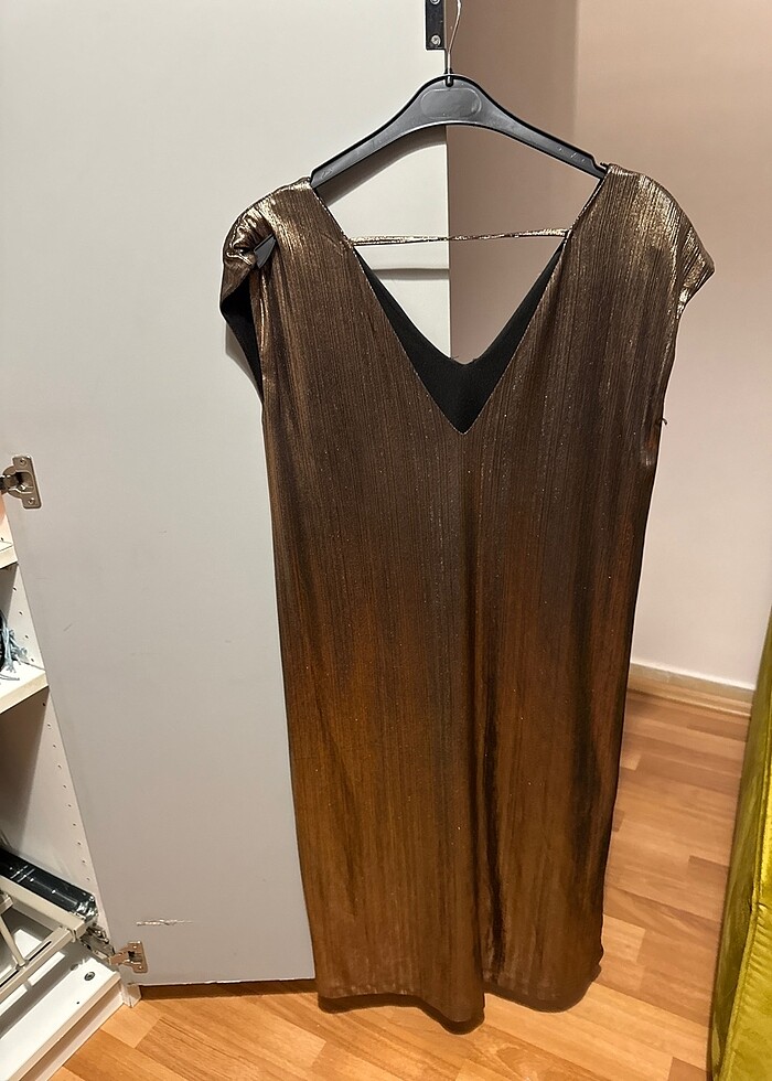 Yargıcı markalı dore renkte V yaka 34 beden gece elbisesi - Görsel 2