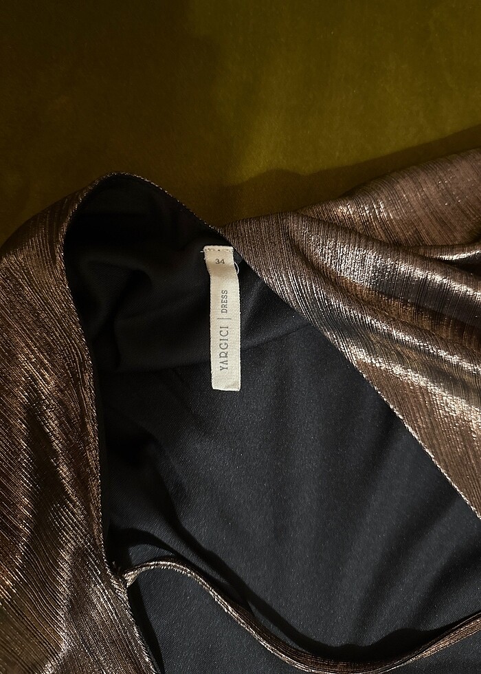 Yargıcı markalı dore renkte V yaka 34 beden gece elbisesi - Görsel 3