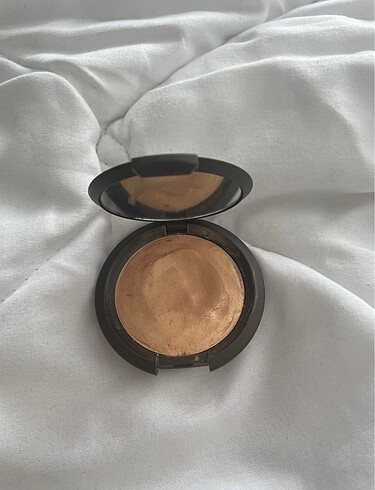 Becca Becca krem aydınlatıcı