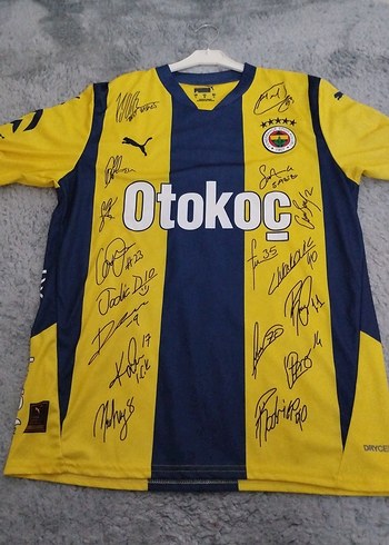 Fenerbahçe dijital imzalı forma