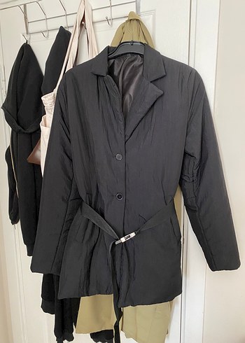 Siyah Kemerli Midi şişme yağmurluk - Görsel 2