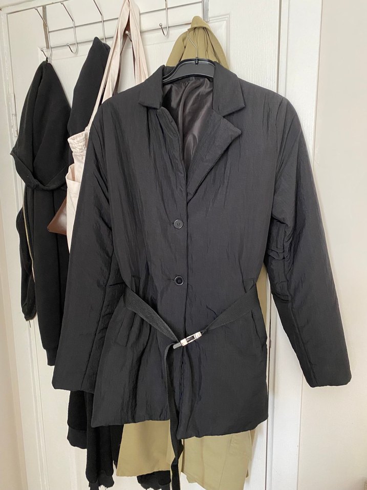 Siyah Kemerli Midi şişme yağmurluk - Görsel 2