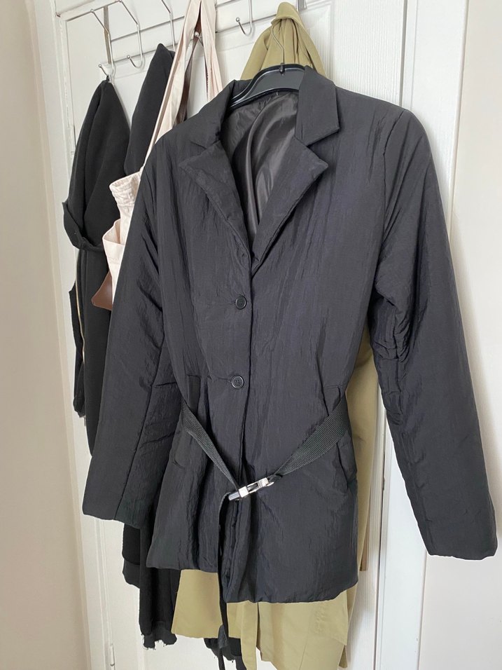 Siyah Kemerli Midi şişme yağmurluk - Görsel 4