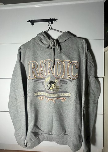 Gri Kapüşonlu Baskılı Sweatshirt