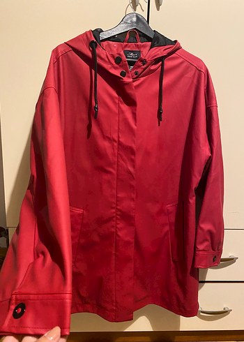 Kırmızı Fermuarlı Kadın Yağmurluk - Görsel 3