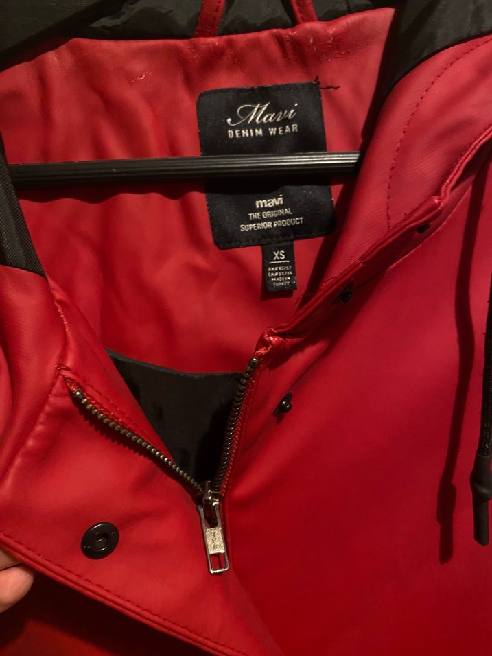 Kırmızı Fermuarlı Kadın Yağmurluk - Görsel 4