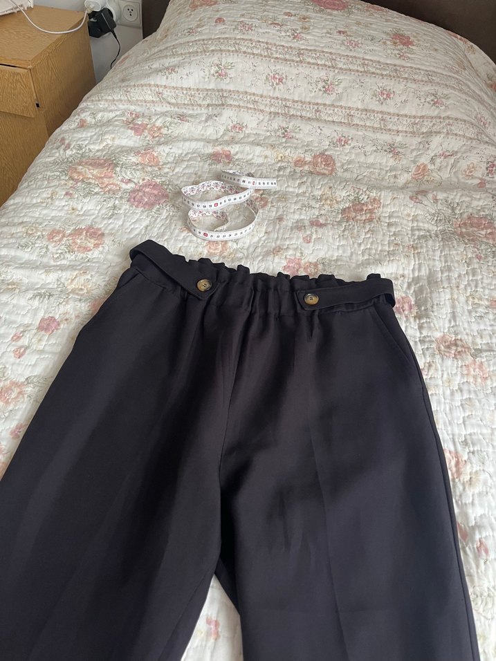 Düğmeli Siyah Midi Kadın Kumaş Pantolon - Görsel 4