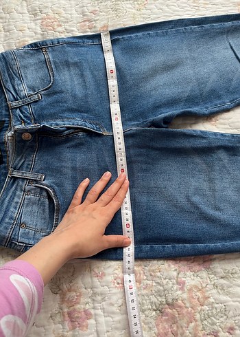 Nakışlı ve Dantel Detaylı Mavi dar Kesim Kot - Görsel 2