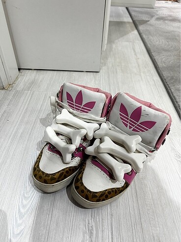 Jeremy Scott spor ayakkabı
