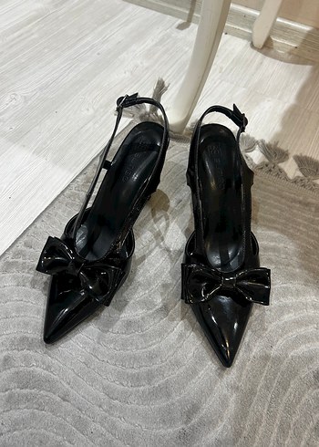 Siyah Fiyonklu Stiletto Topuklu Kadın Ayakkabı