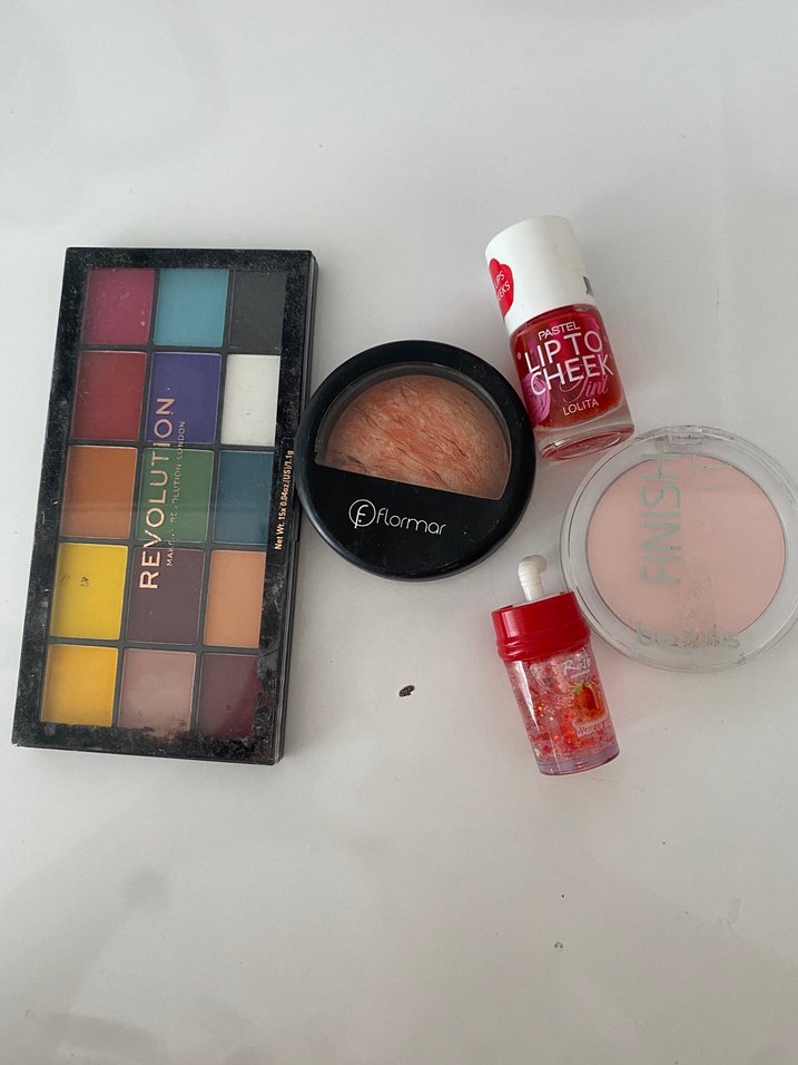 Renkli Makyaj Seti ve Allık - Görsel 2