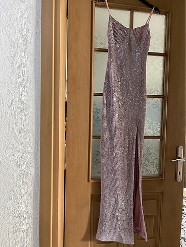 Yırtmaçlı uzun abiye